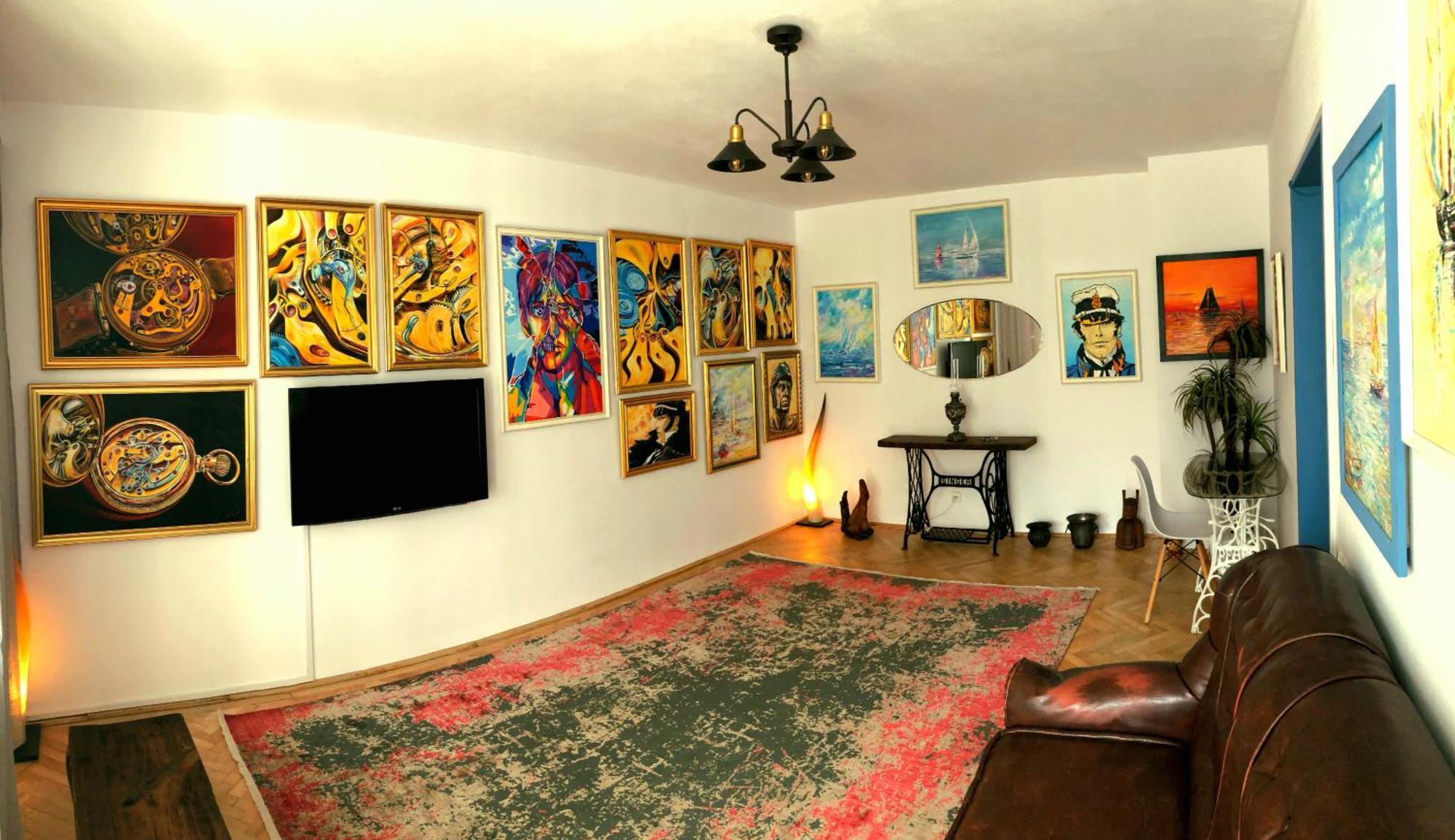 Live In An Art Gallery - Location *