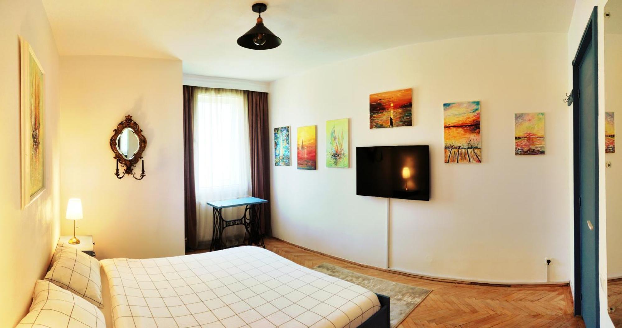 Live In An Art Gallery - Location Constanţa