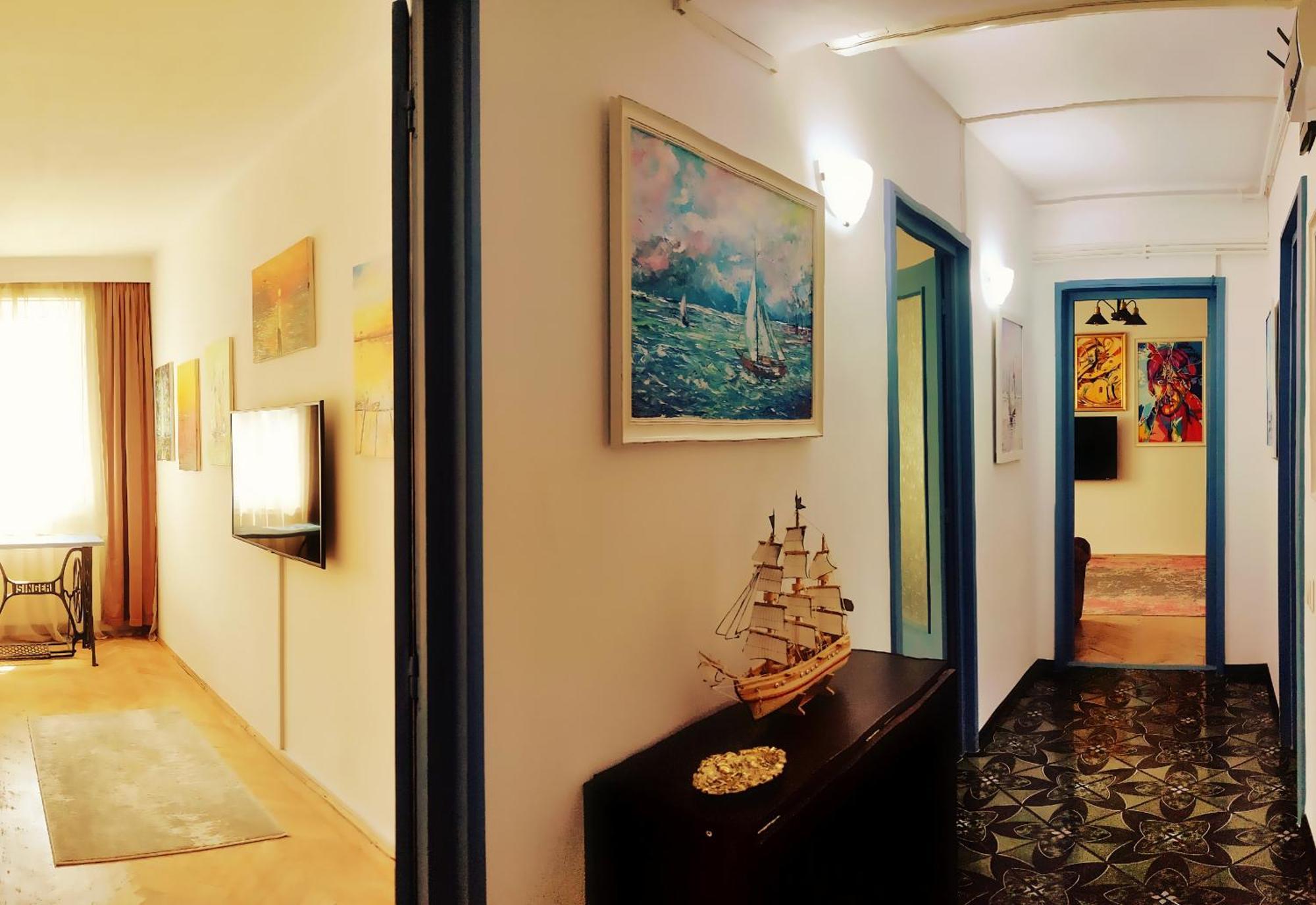 Live In An Art Gallery - Location