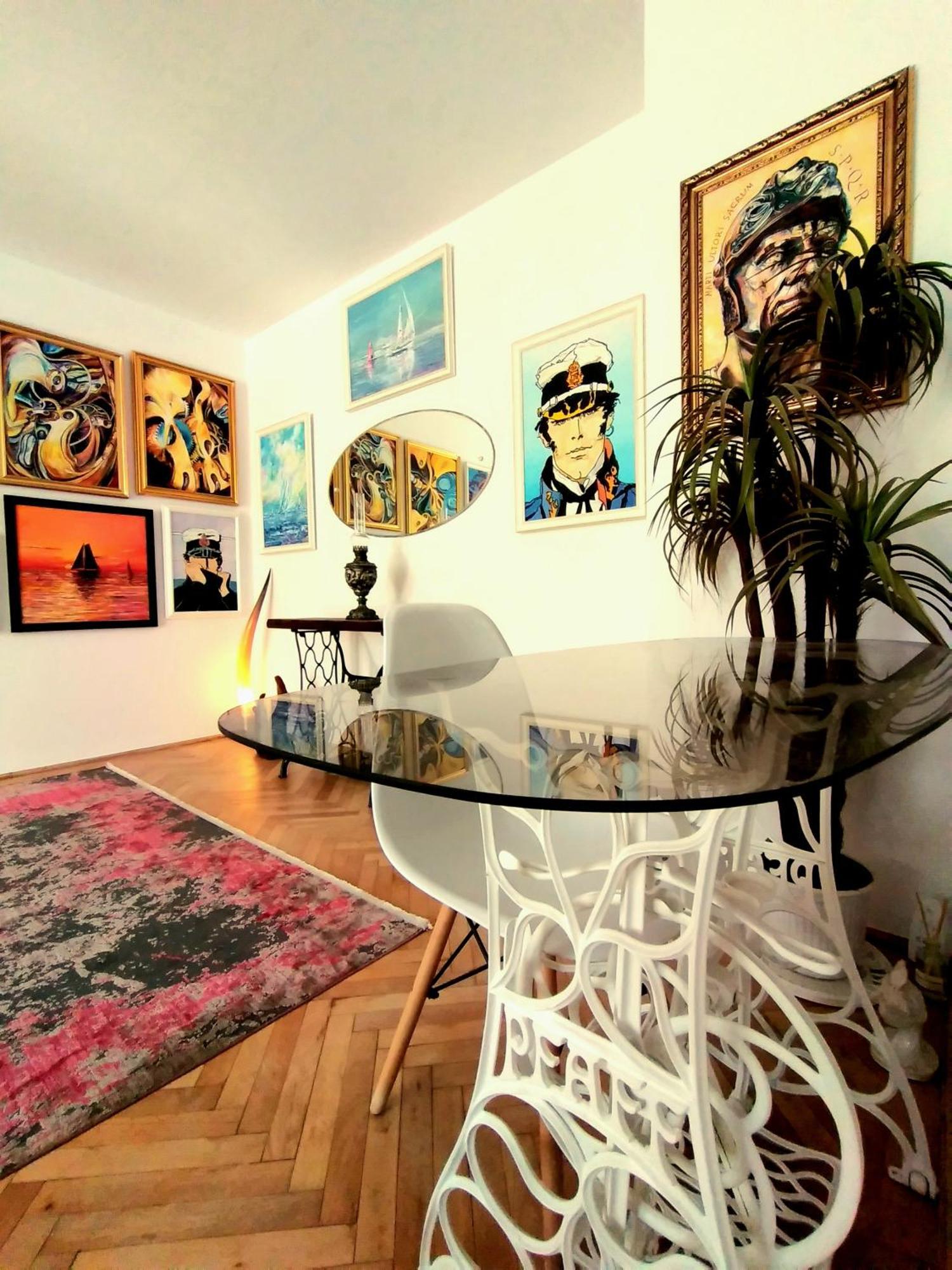 Live In An Art Gallery - Location Apartment Constanta