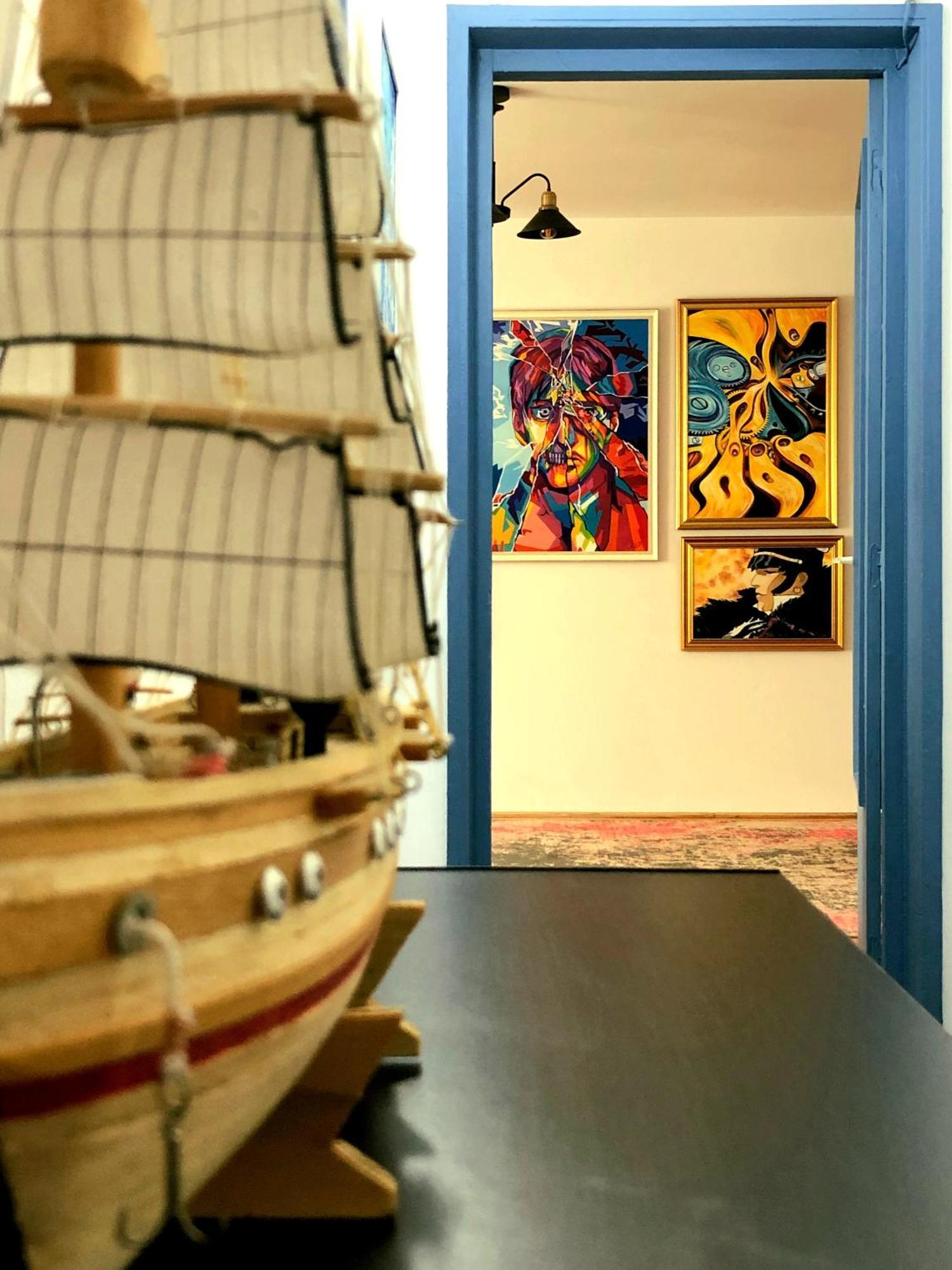 Live In An Art Gallery - Location Apartment