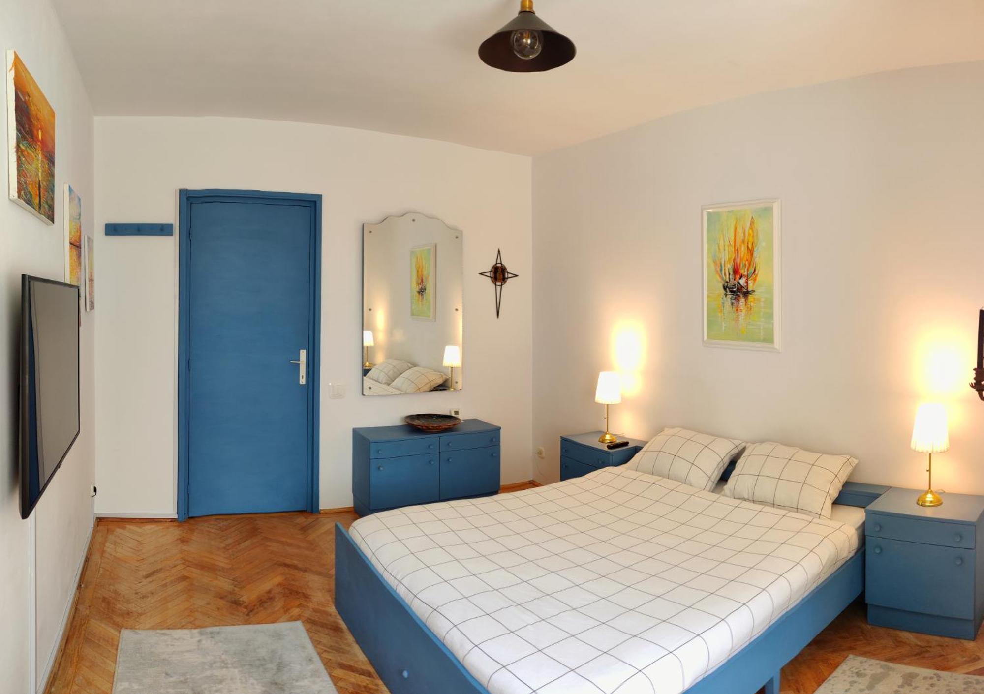 Live In An Art Gallery - Location Constanta