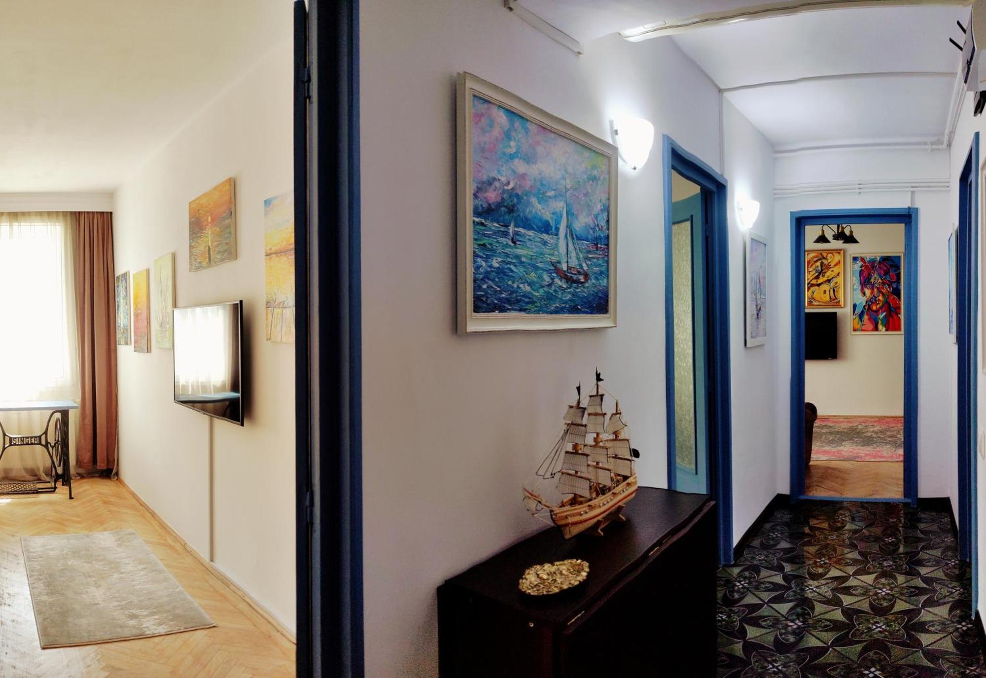 Live In An Art Gallery - Location *