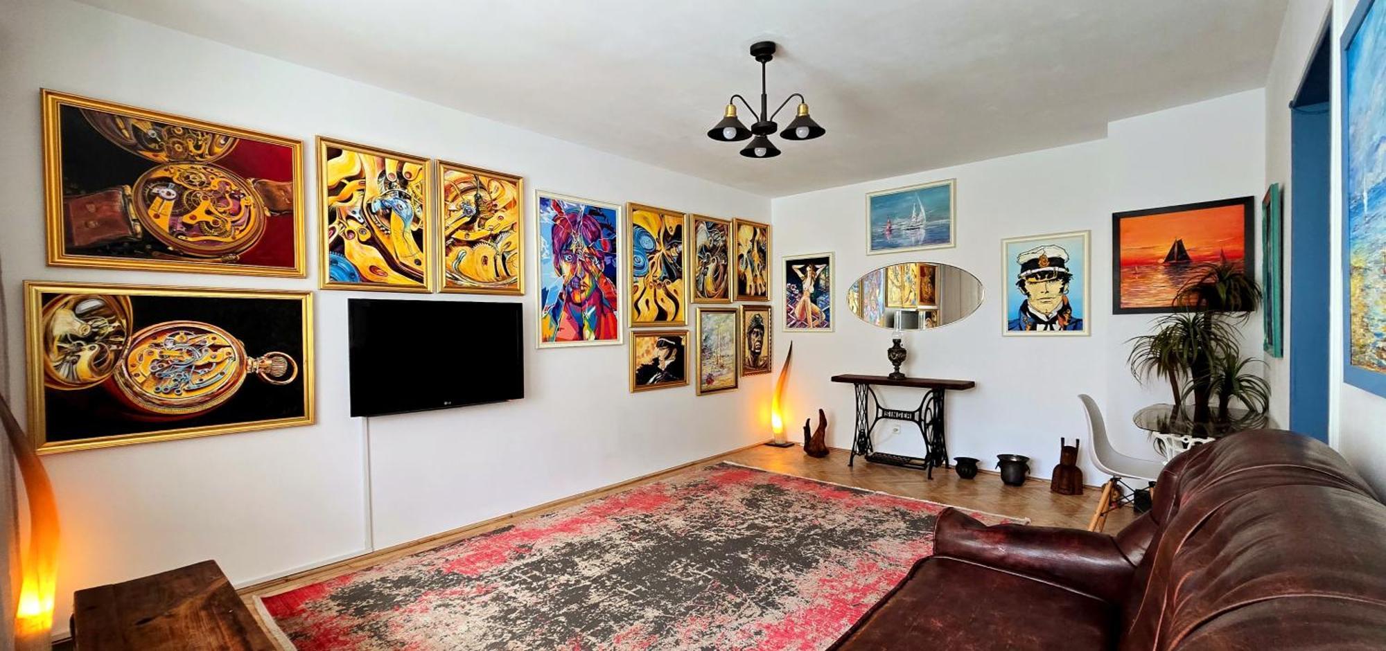 Live In An Art Gallery - Location *